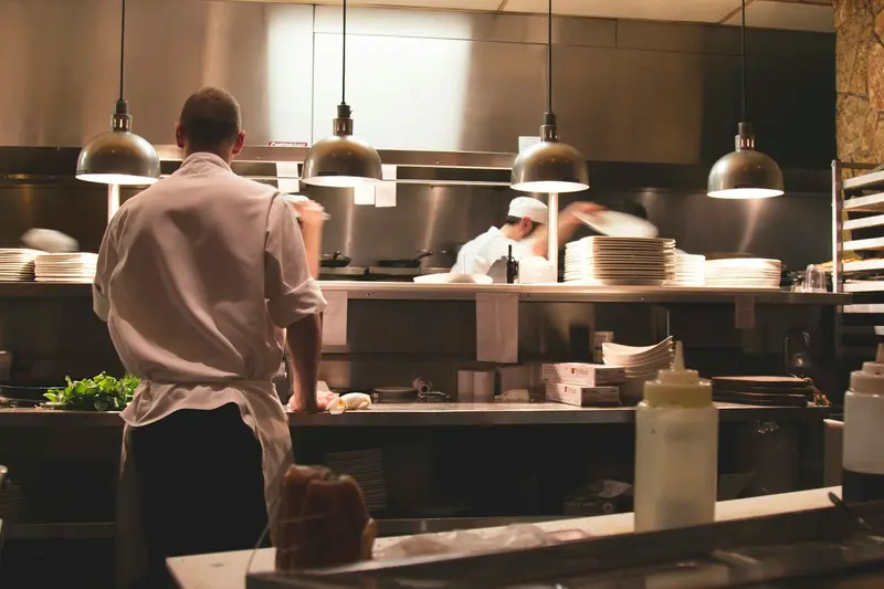 Une cuisine de restaurant en service